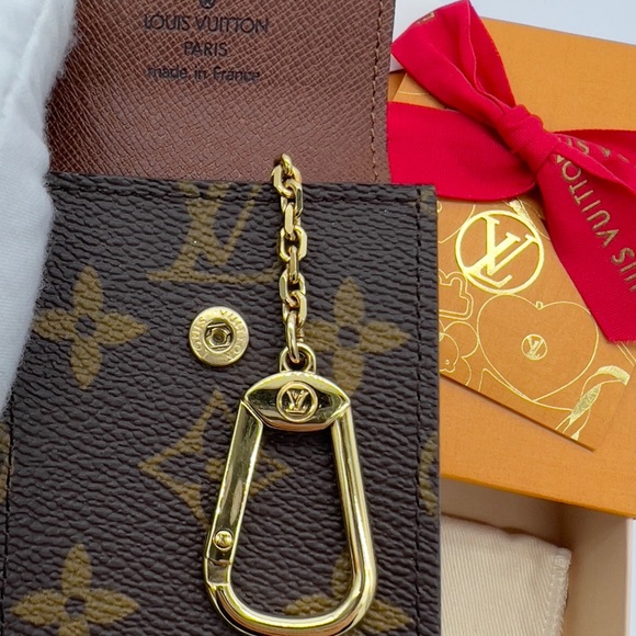 Authentic NEW Louis Vuitton Monogram Porte cles badge - Picture 9 of 9